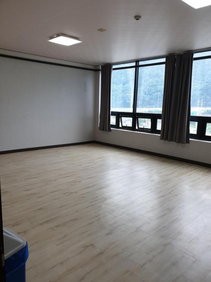 Ekonomy Hotel Jeongseon Exterior foto