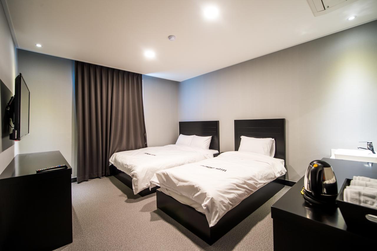 Ekonomy Hotel Jeongseon Exterior foto